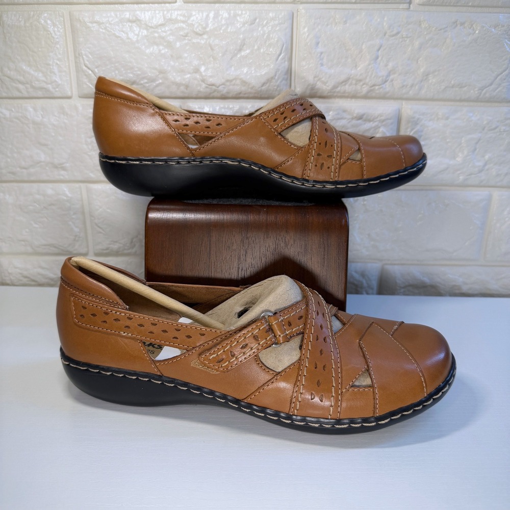 NIB Clarks Ashland Spin Q Tan Leather Slip On Comfort Shoes Loafers Women's 8M